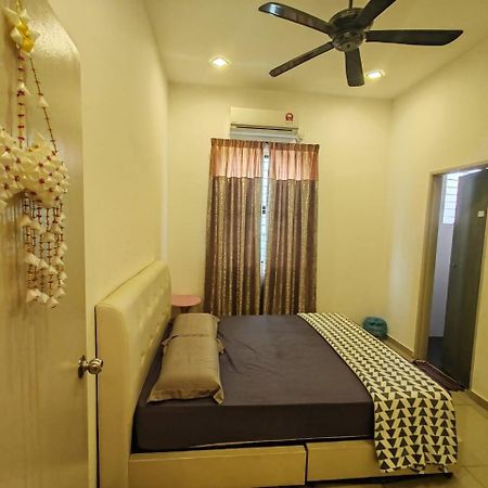 Teluk Batik 17Paradisehome Private Pool Karaoke Snooker Bbq 15Pax Lumut Exterior foto