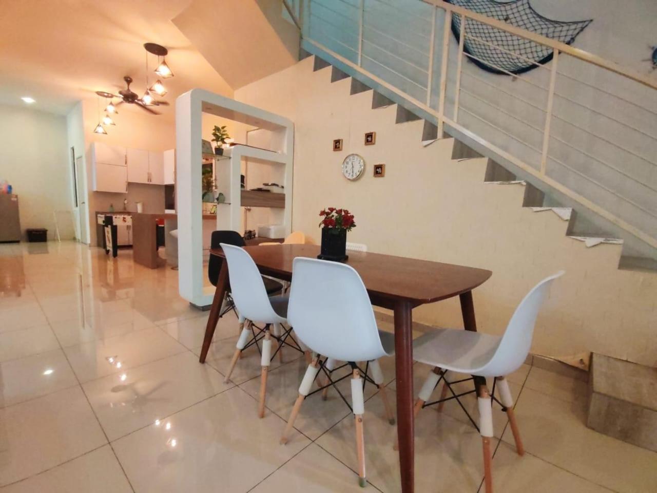 Teluk Batik 17Paradisehome Private Pool Karaoke Snooker Bbq 15Pax Lumut Exterior foto