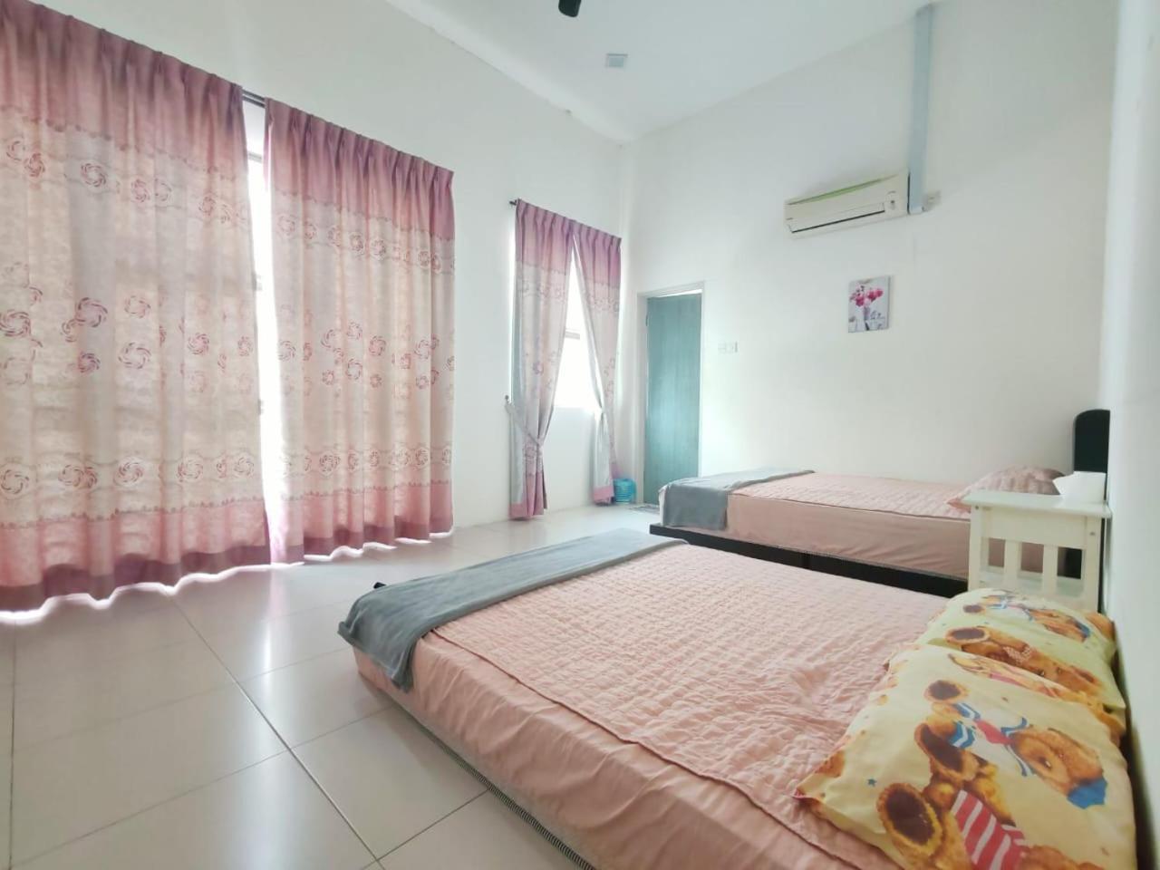 Teluk Batik 17Paradisehome Private Pool Karaoke Snooker Bbq 15Pax Lumut Exterior foto