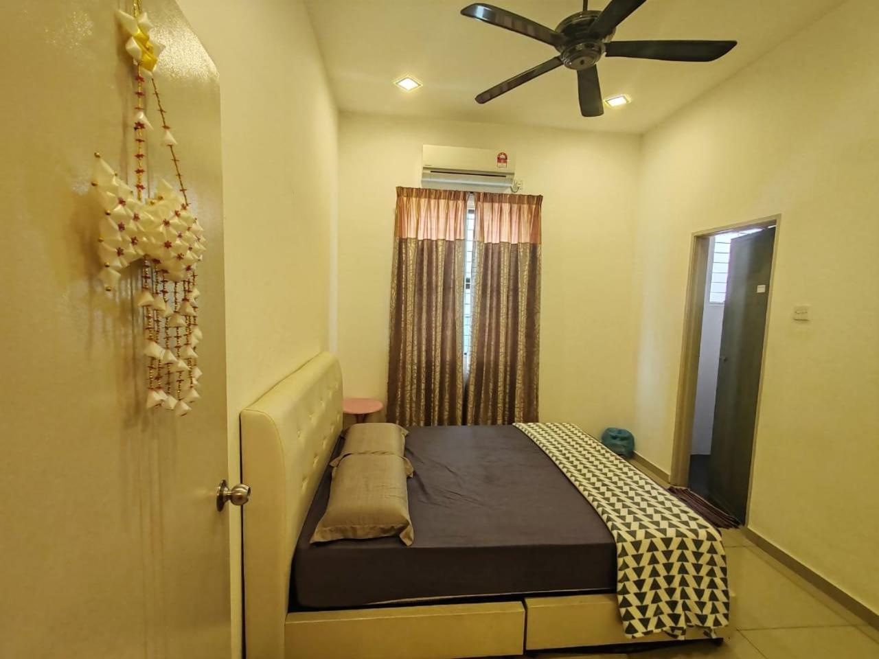 Teluk Batik 17Paradisehome Private Pool Karaoke Snooker Bbq 15Pax Lumut Exterior foto