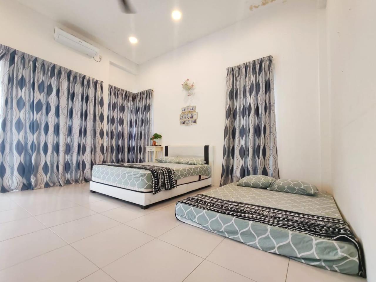 Teluk Batik 17Paradisehome Private Pool Karaoke Snooker Bbq 15Pax Lumut Exterior foto