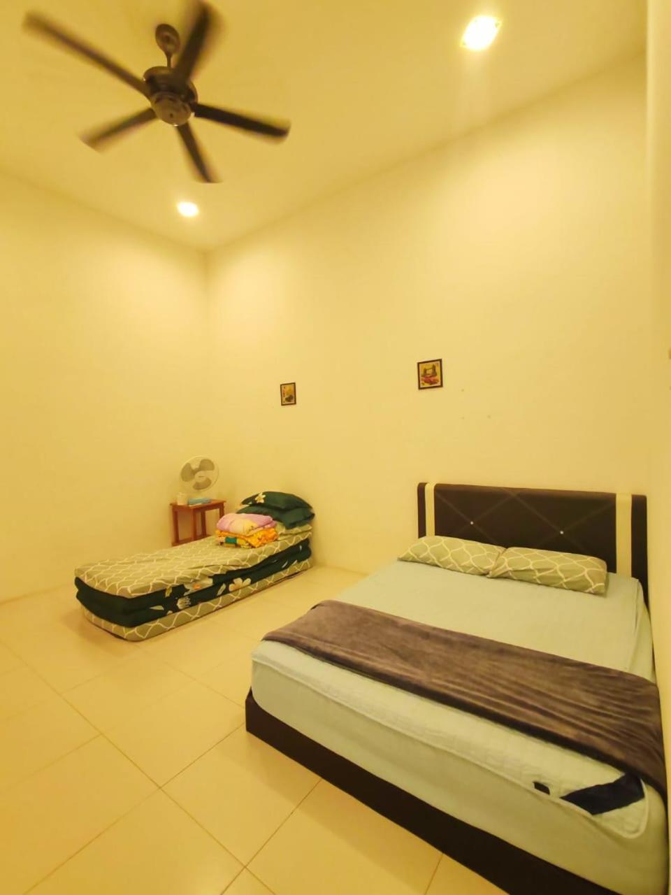 Teluk Batik 17Paradisehome Private Pool Karaoke Snooker Bbq 15Pax Lumut Exterior foto